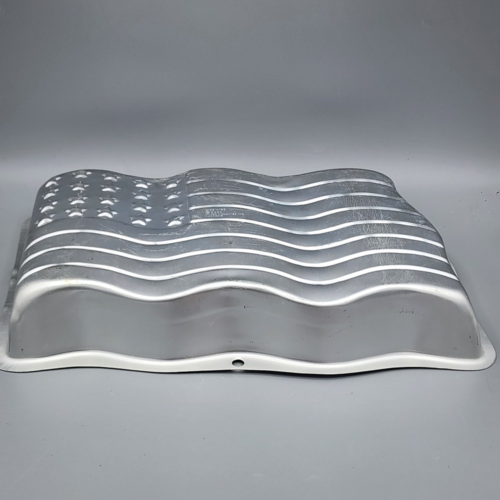 Wilton Stars & Stripes American Flag Cake Pan #2105-183 (2000) Vintage Aluminum - Picture 6 of 9